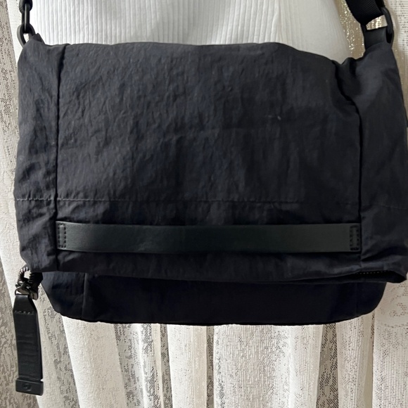 Lululemon Crossbody Bag Fold Over Top Zip Front Pocket 11” x 8” Black Nylon - Picture 2 of 8